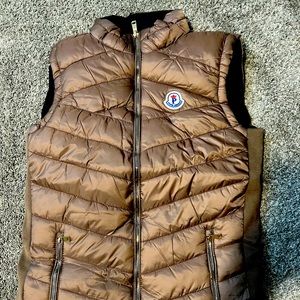 Women’s reversible puffer vest